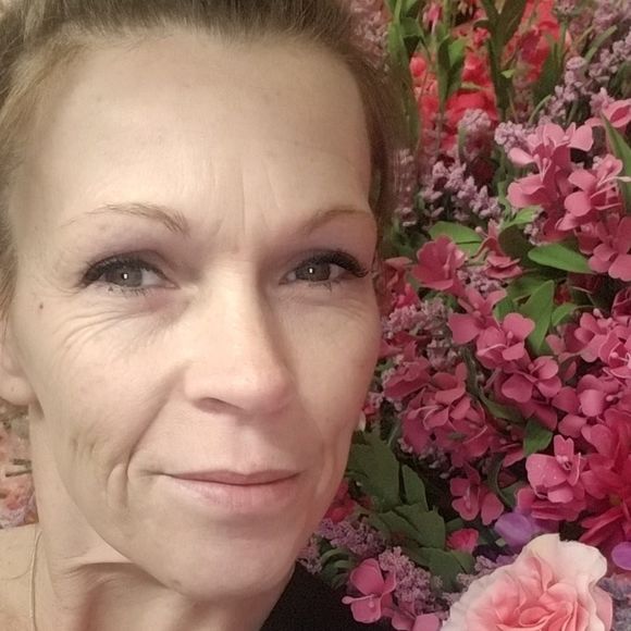 Meet your Posher, Jennifer - Picture 1 of 1